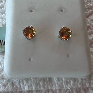 14k yellow topaz  . Topaz genuine stones weight .2.00ct